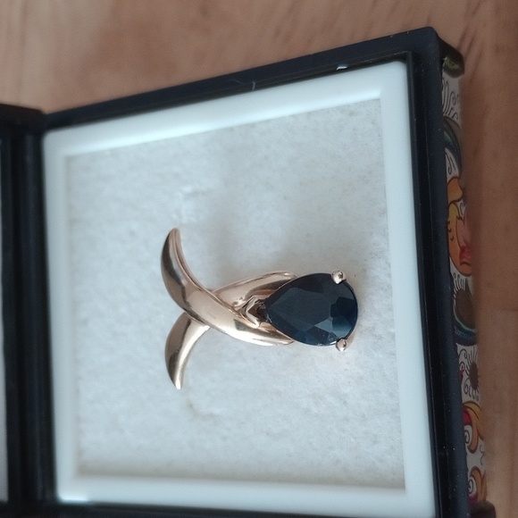 Clyde Duneier Jewelry - September Birthstone!        14kt sapphire enhancer pendant